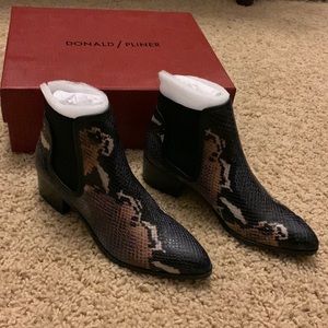 Donald Pliner Ankle Boot -Dyla-DN - Navy/Multi Color Women’s Size 5M. New In Box